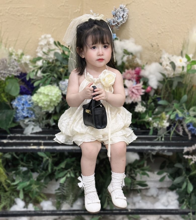 Bé gái Hà Nội có diện mạo xinh xắn như búp bê, đắt show làm mẫu ảnh, 2 tuổi đã có cát-xê 15 triệu/tháng - Ảnh 4